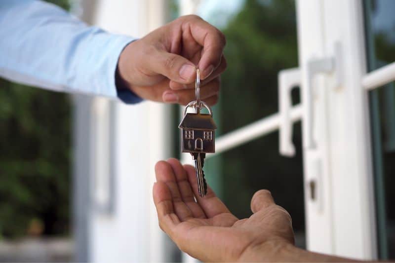 keys to rental apartment in LA